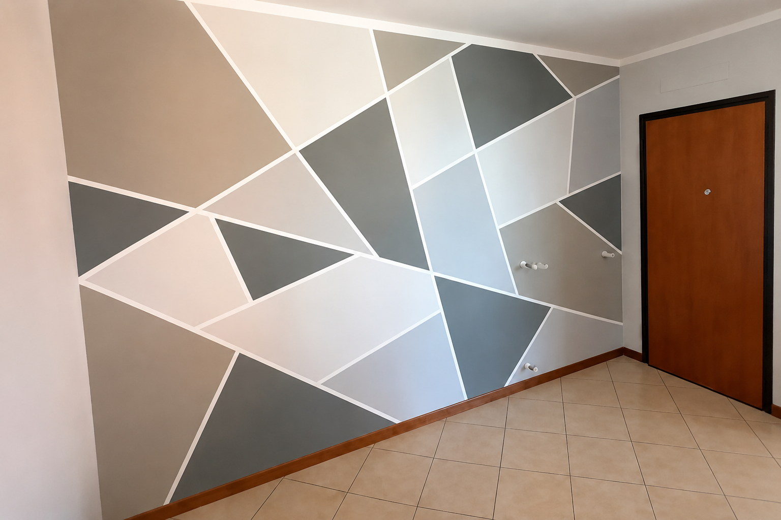 Parete geometrica beige e grigia realizzata da Artprofessional di Colleoni Mirko